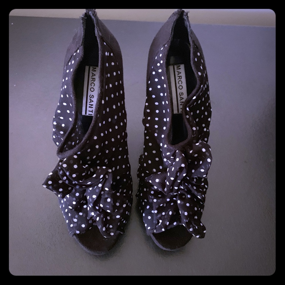 Heeled shoes